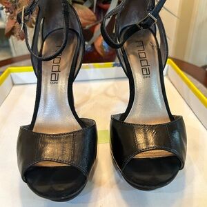 Moda Spana Platform Black Heels Shoe. Open Toe. Size 6